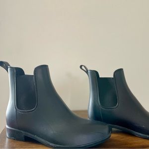 Target New Day Chelsea Rain Boot 7 WIDE